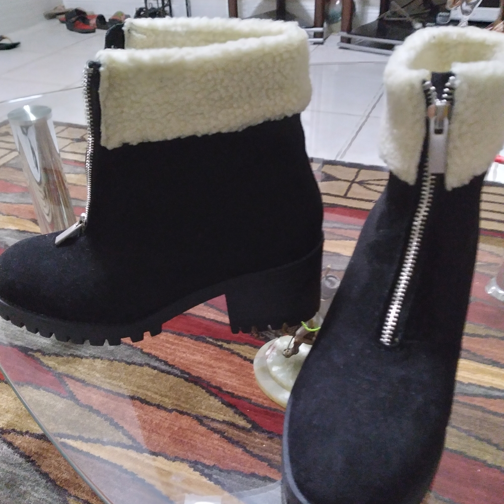 Bella Vita Black and Cream Winter Boots